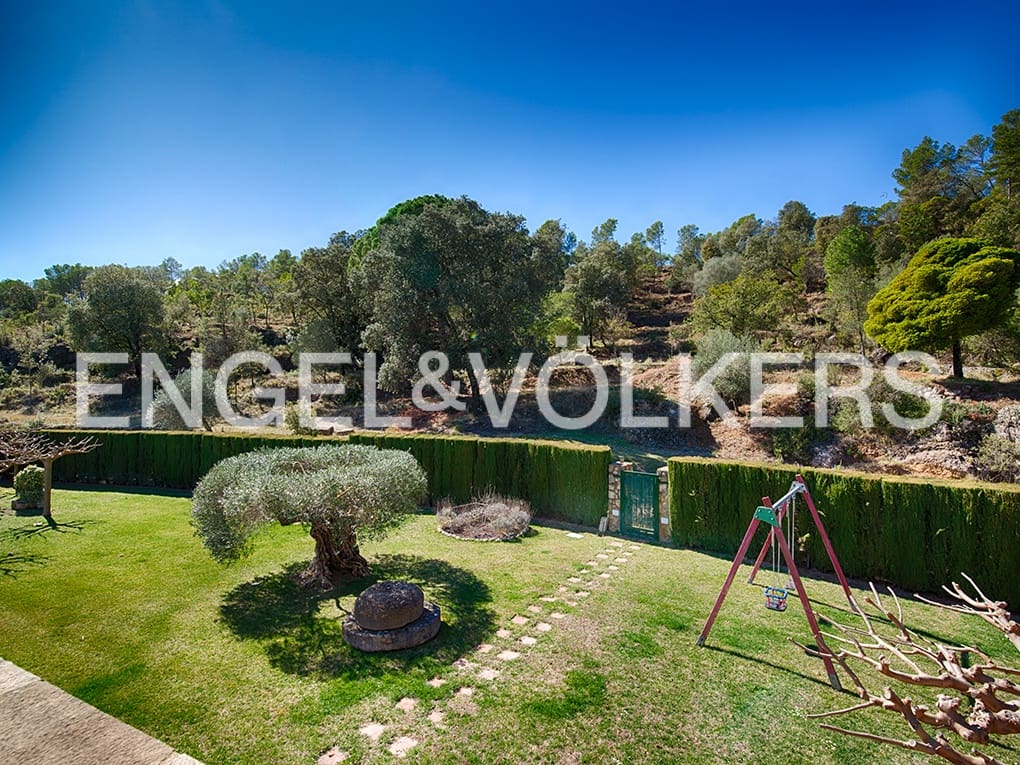 4 soveværelse Villa til salg i Llado med swimmingpool garage - € 900.000 (Ref: 9005724)