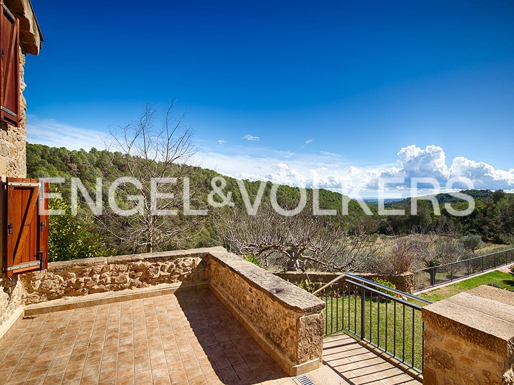 4 soveværelse Villa til salg i Llado med swimmingpool garage - € 900.000 (Ref: 9005724)