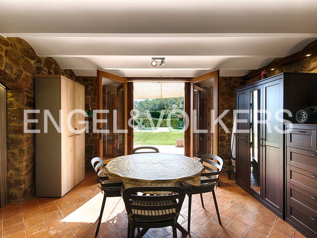 4 soveværelse Villa til salg i Llado med swimmingpool garage - € 900.000 (Ref: 9005724)