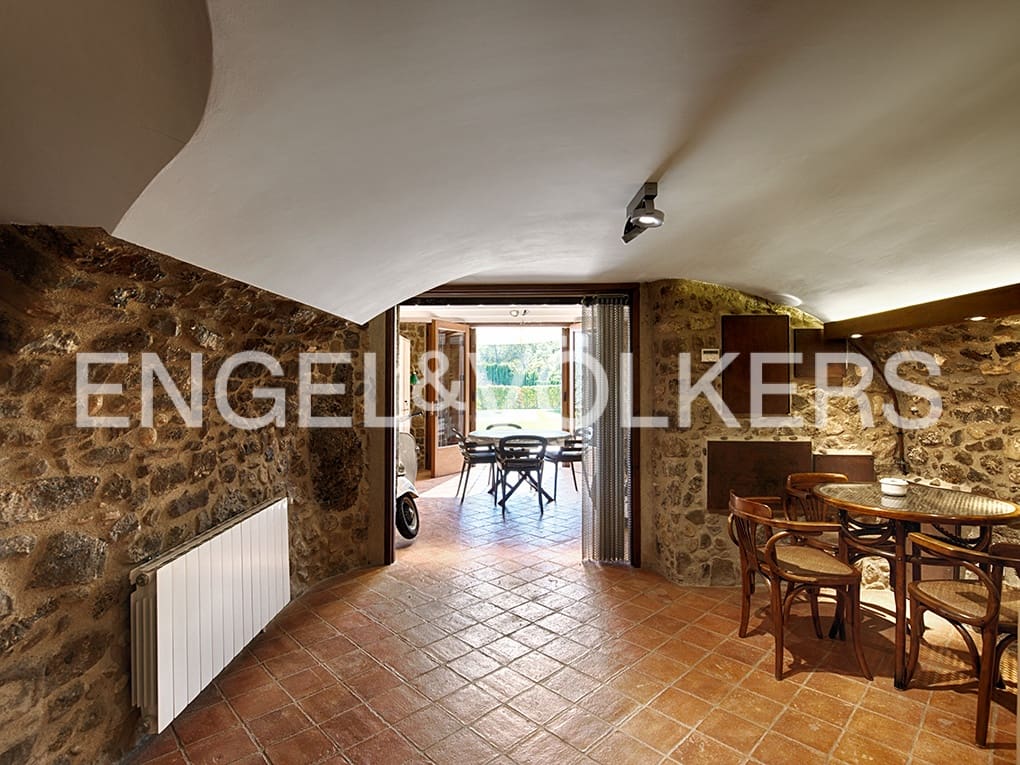 4 soveværelse Villa til salg i Llado med swimmingpool garage - € 900.000 (Ref: 9005724)