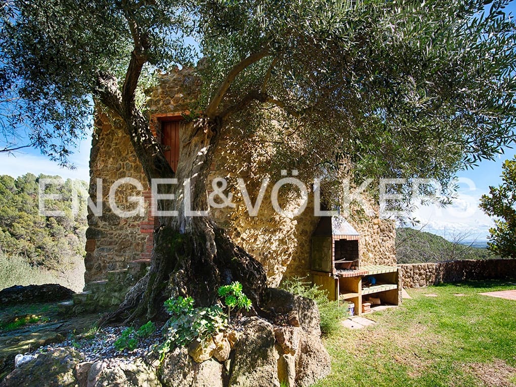 4 soveværelse Villa til salg i Llado med swimmingpool garage - € 900.000 (Ref: 9005724)