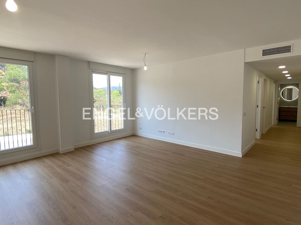 3 bedroom Apartment for sale in Llanca with garage - € 249,000 (Ref: 9005729)