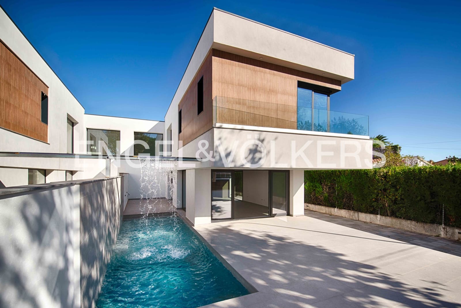 4 soveværelse Villa til salg i Empuriabrava med swimmingpool garage - € 795.000 (Ref: 9005730)