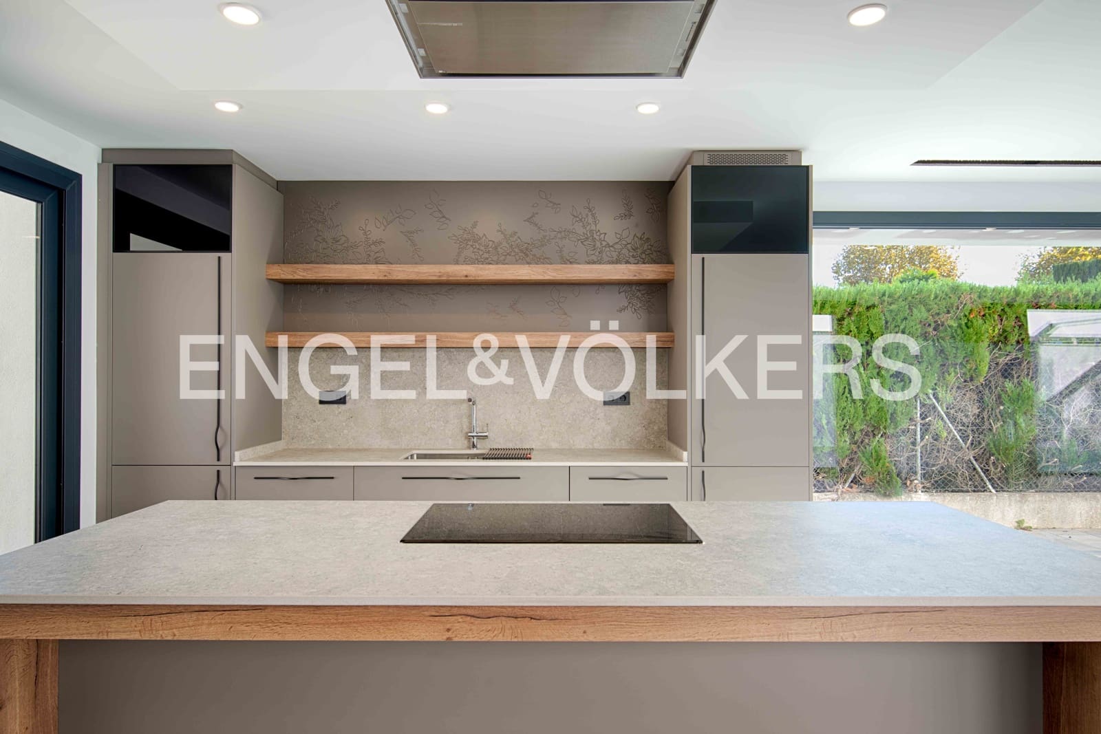 4 soveværelse Villa til salg i Empuriabrava med swimmingpool garage - € 795.000 (Ref: 9005730)