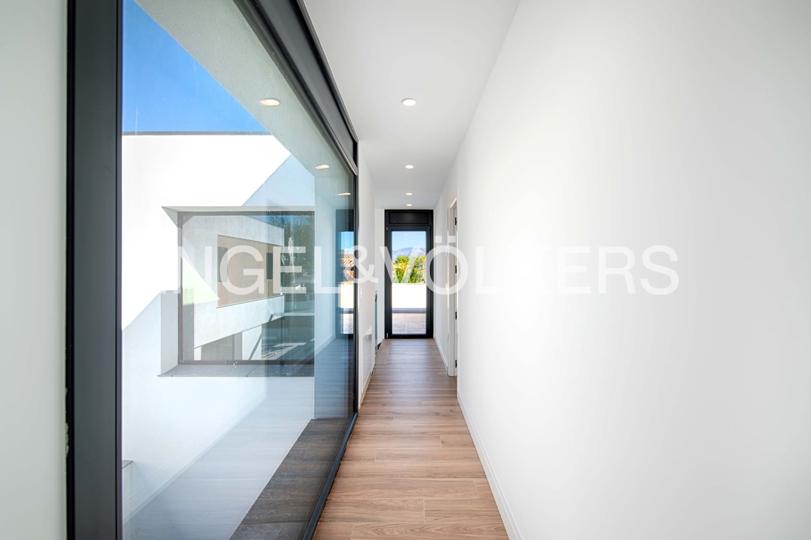 4 soveværelse Villa til salg i Empuriabrava med swimmingpool garage - € 795.000 (Ref: 9005730)