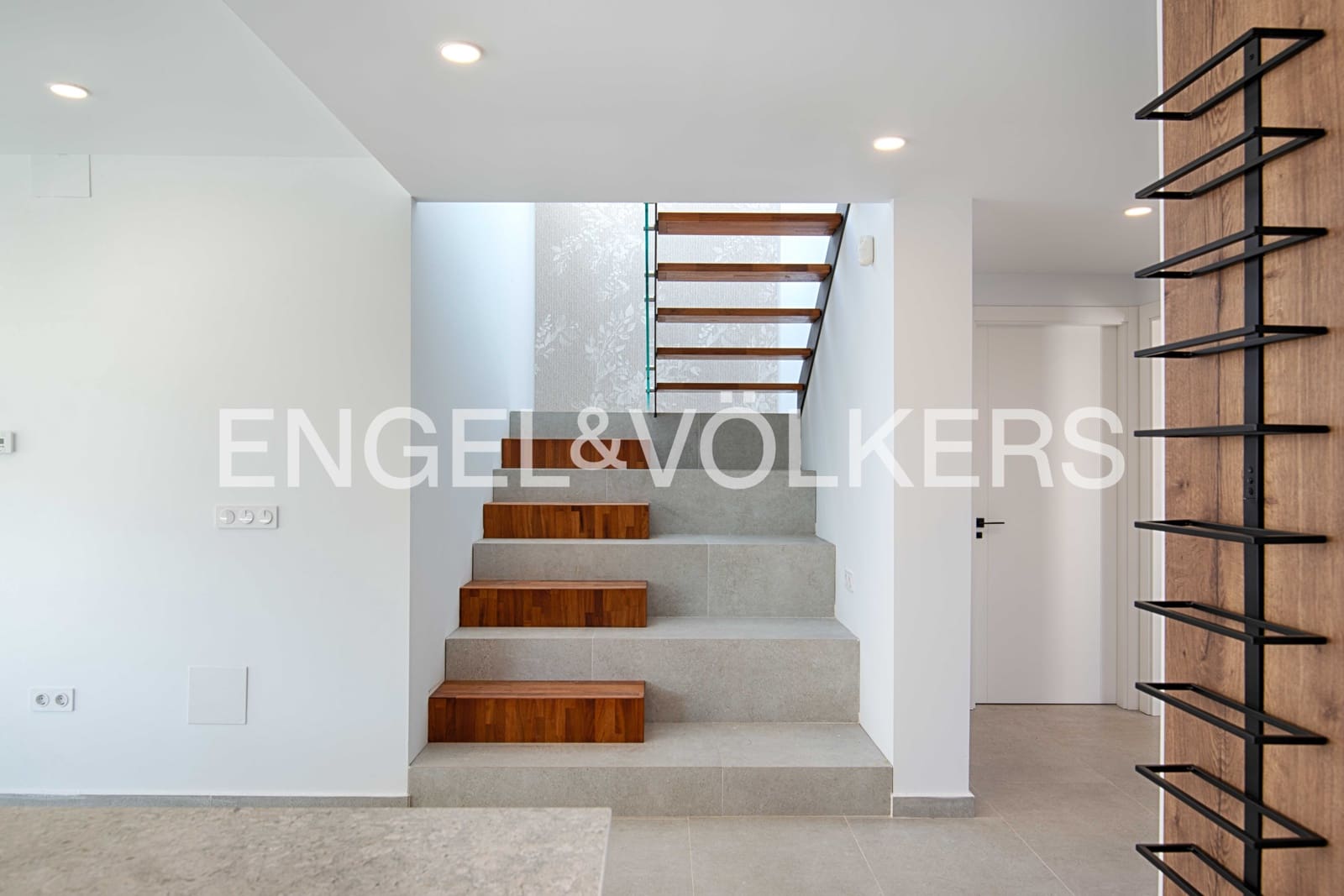 4 soveværelse Villa til salg i Empuriabrava med swimmingpool garage - € 795.000 (Ref: 9005730)