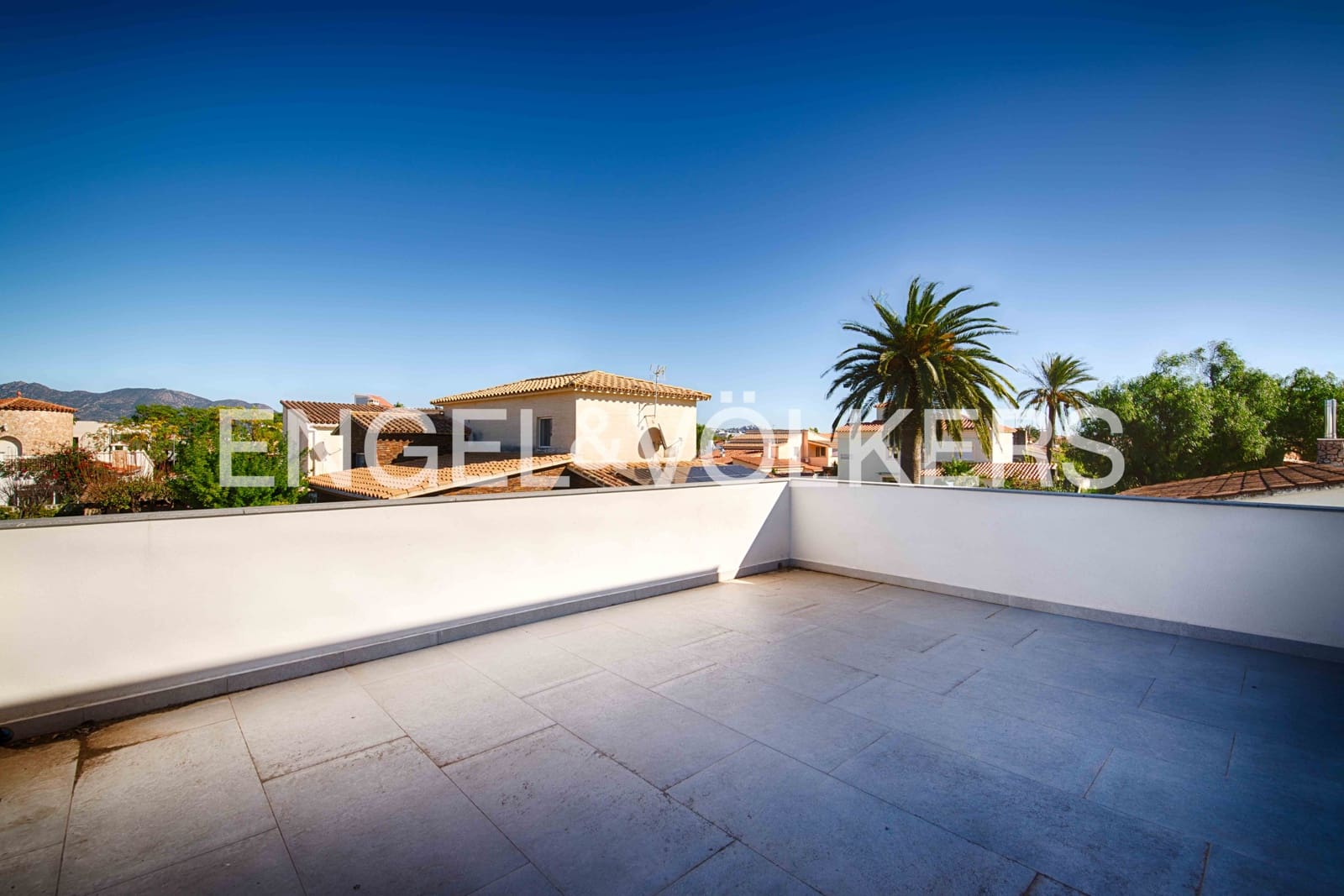 4 soveværelse Villa til salg i Empuriabrava med swimmingpool garage - € 795.000 (Ref: 9005730)