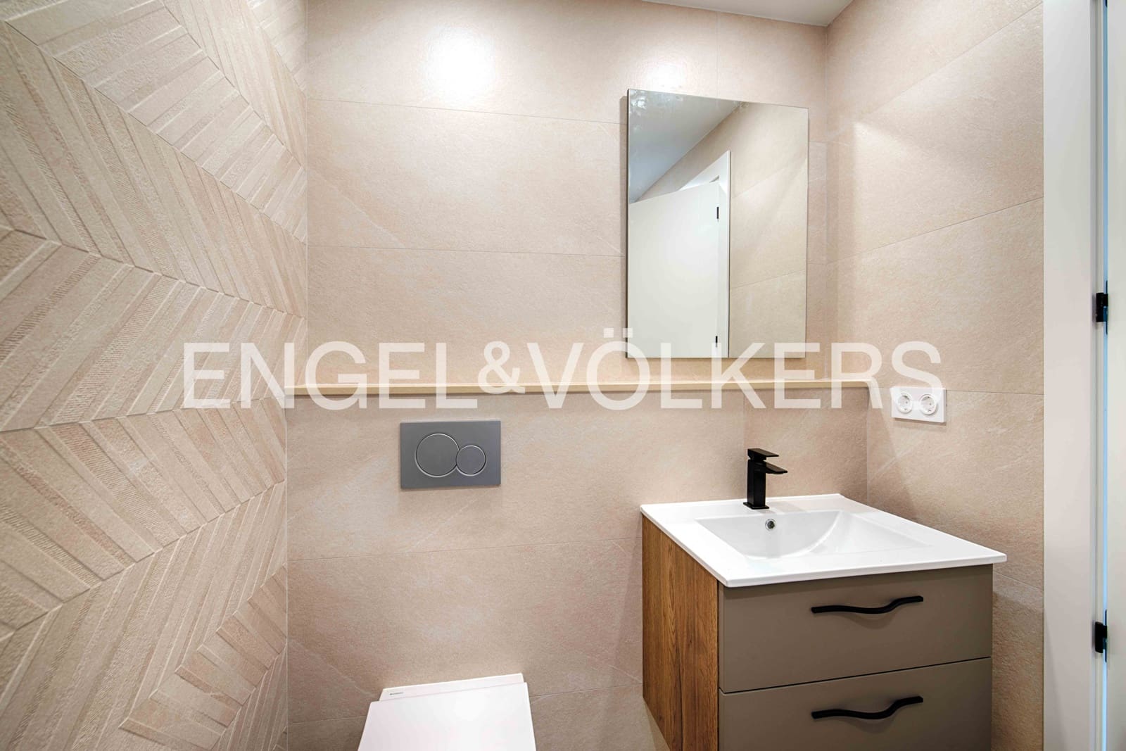 4 soveværelse Villa til salg i Empuriabrava med swimmingpool garage - € 795.000 (Ref: 9005730)