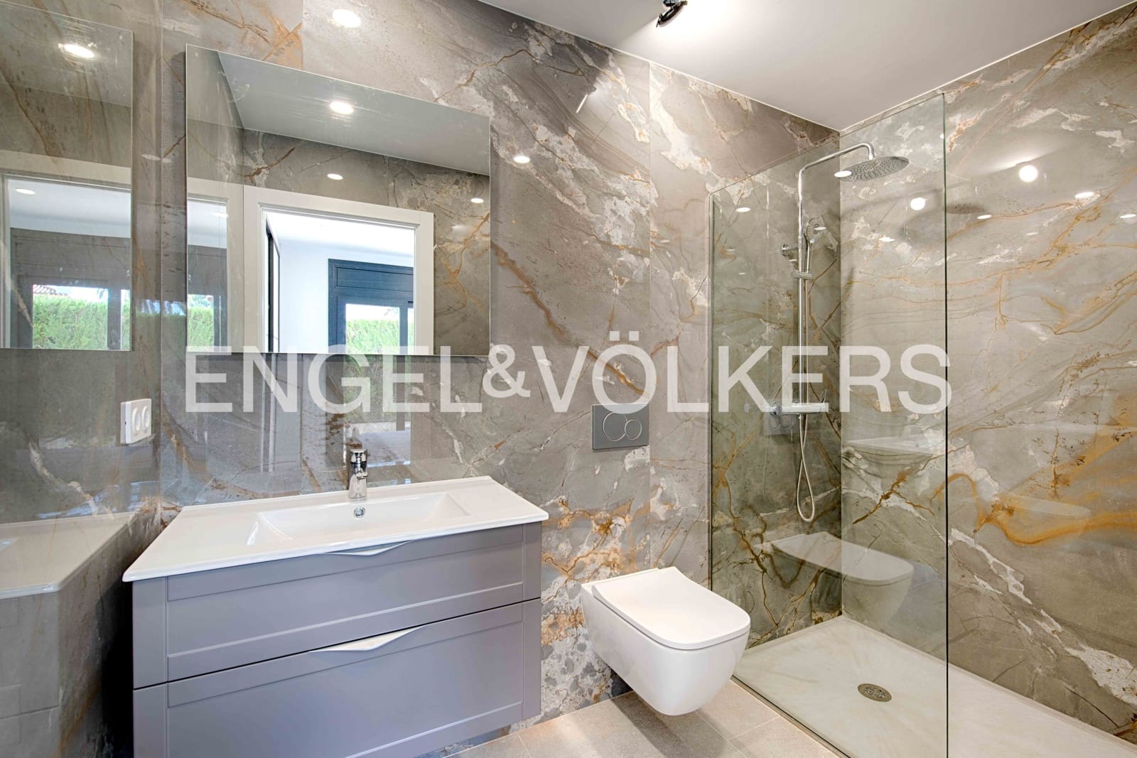 4 soveværelse Villa til salg i Empuriabrava med swimmingpool garage - € 795.000 (Ref: 9005730)