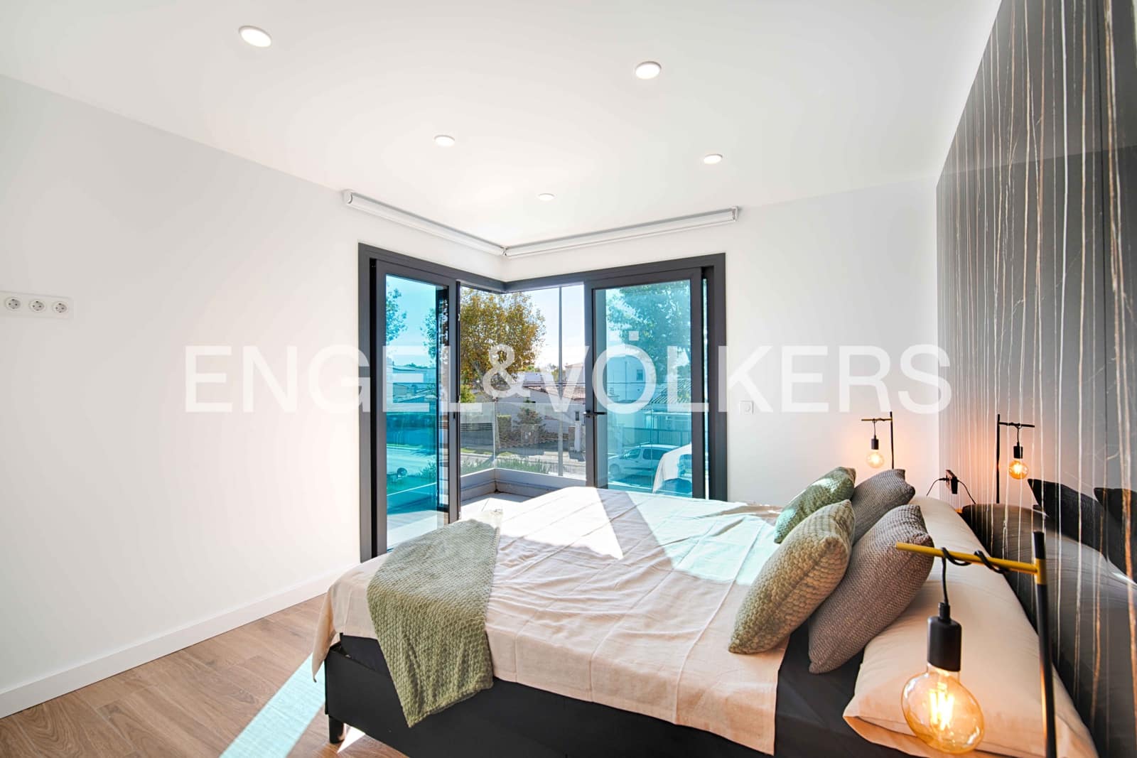 4 soveværelse Villa til salg i Empuriabrava med swimmingpool garage - € 795.000 (Ref: 9005730)