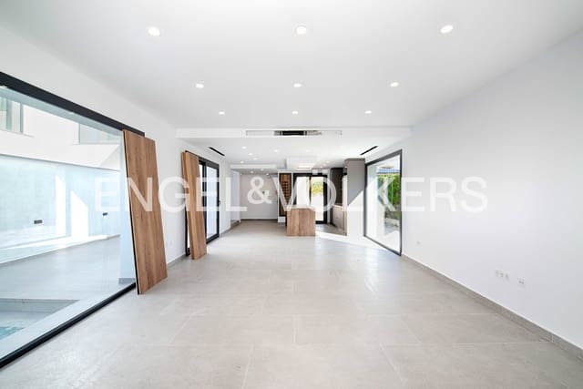 4 sypialnia Willa na sprzedaż w Empuriabrava, Castelló d'Empúries z basenem garażem - 795 000 € (Ref: 9005730)