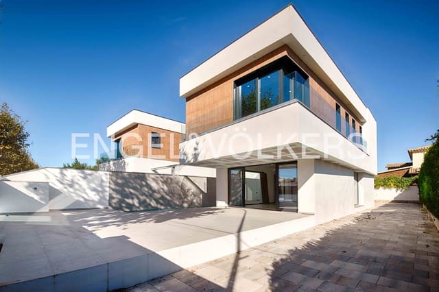 4 sypialnia Willa na sprzedaż w Empuriabrava, Castelló d'Empúries z basenem garażem - 795 000 € (Ref: 9005730)