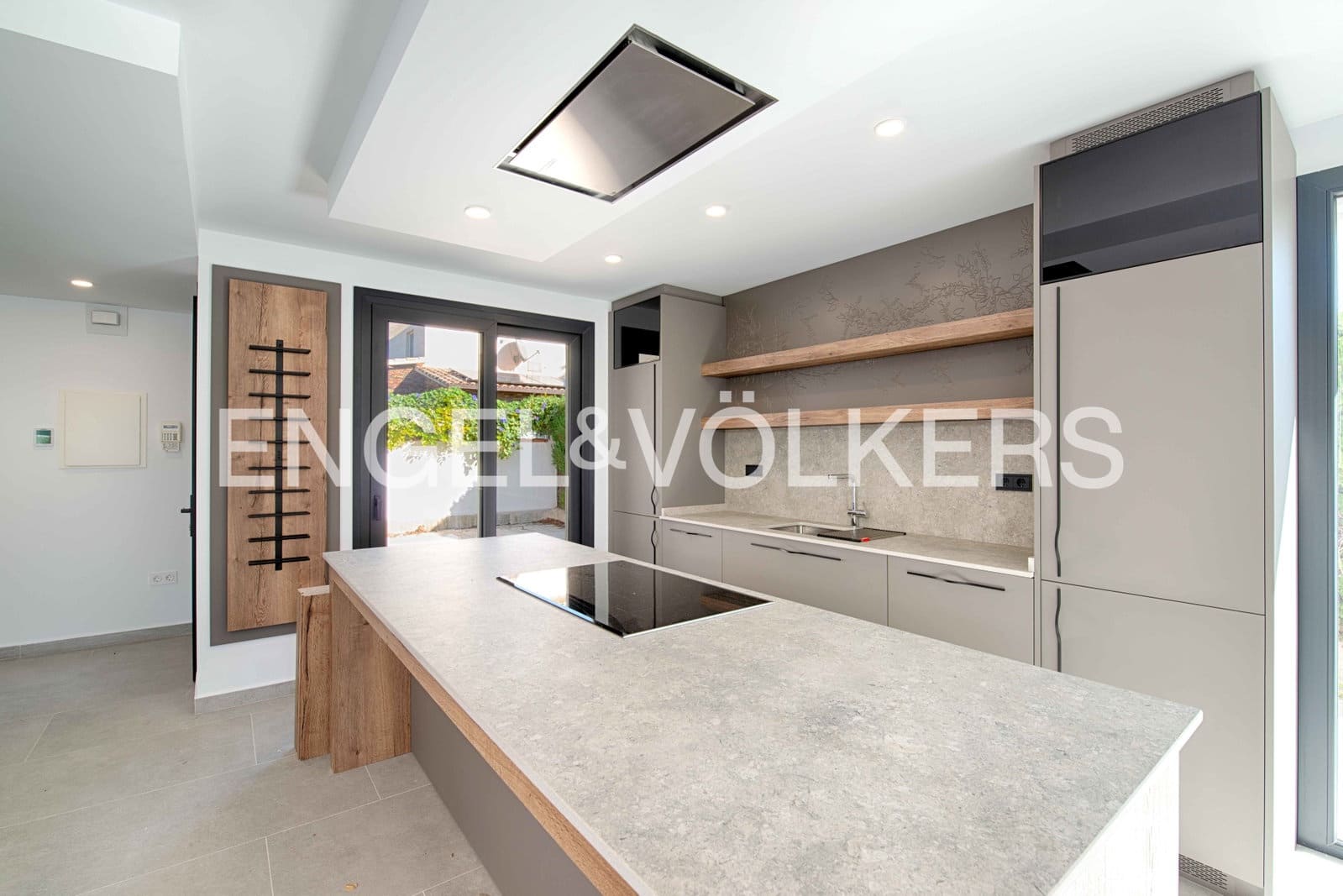 4 sypialnia Willa na sprzedaż w Empuriabrava z basenem garażem - 795 000 € (Ref: 9005730)