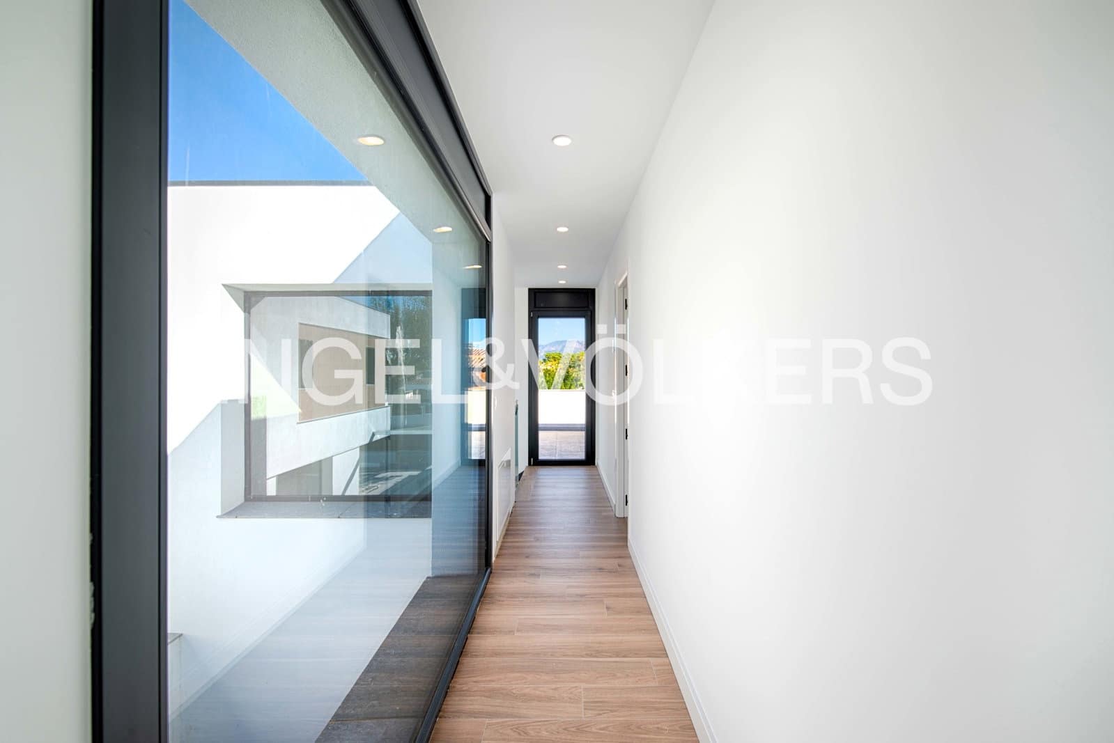 4 sypialnia Willa na sprzedaż w Empuriabrava z basenem garażem - 795 000 € (Ref: 9005730)