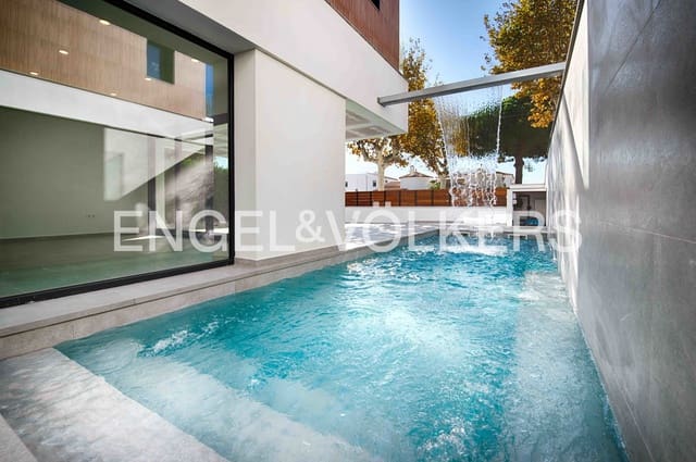 4 sypialnia Willa na sprzedaż w Empuriabrava, Castelló d'Empúries z basenem garażem - 795 000 € (Ref: 9005730)