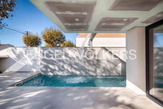 4 sypialnia Willa na sprzedaż w Empuriabrava, Castelló d'Empúries z basenem garażem - 795 000 € (Ref: 9005730)