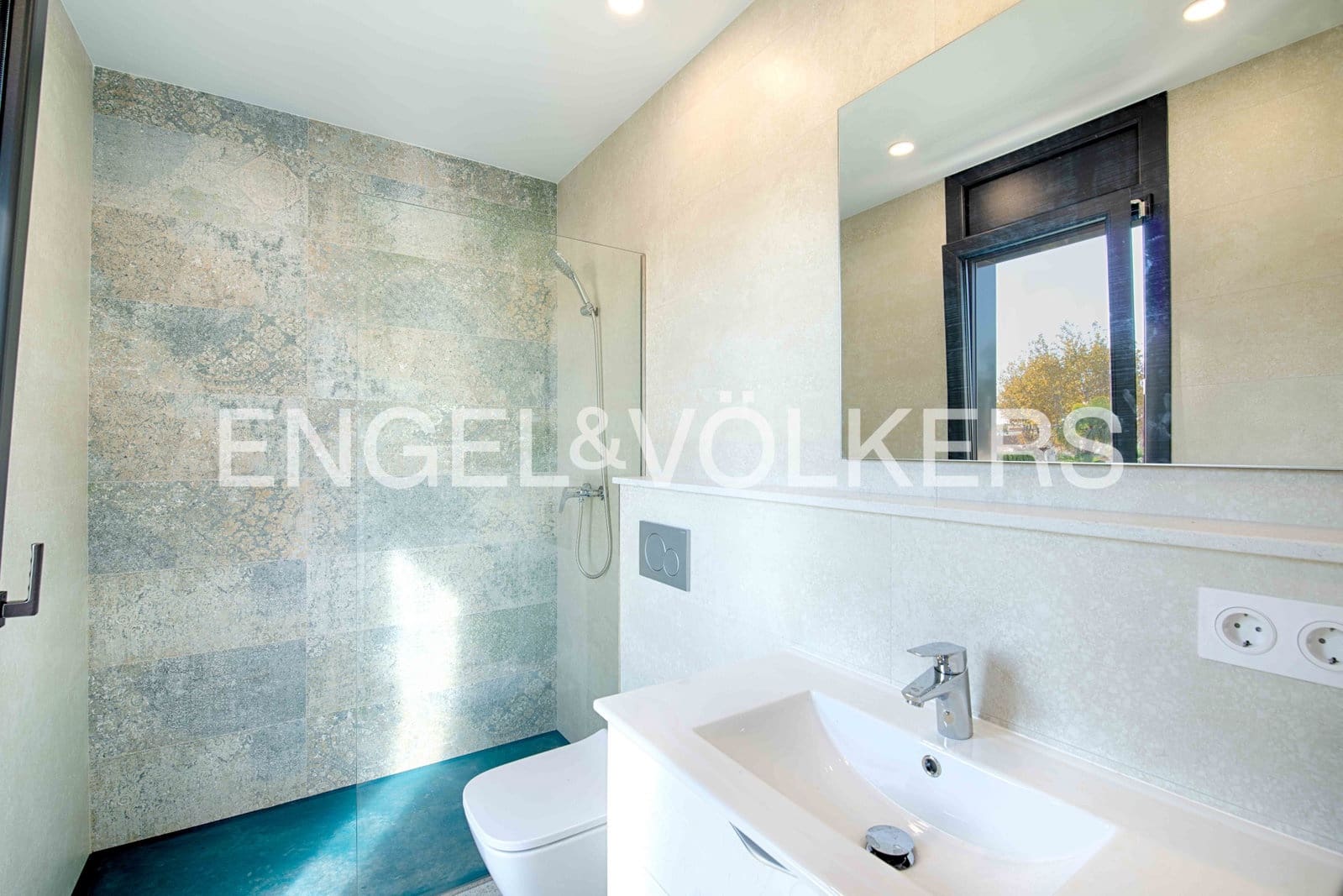 4 sypialnia Willa na sprzedaż w Empuriabrava z basenem garażem - 795 000 € (Ref: 9005730)
