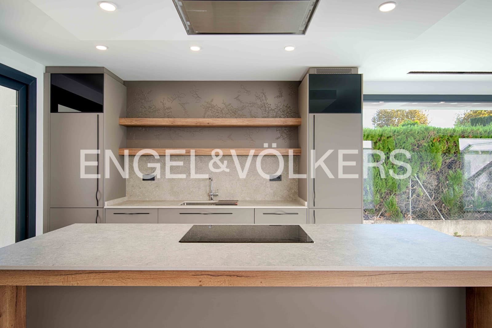 4 sypialnia Willa na sprzedaż w Empuriabrava z basenem garażem - 795 000 € (Ref: 9005730)