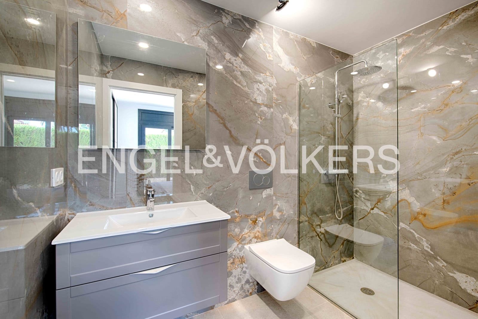 4 sypialnia Willa na sprzedaż w Empuriabrava z basenem garażem - 795 000 € (Ref: 9005730)