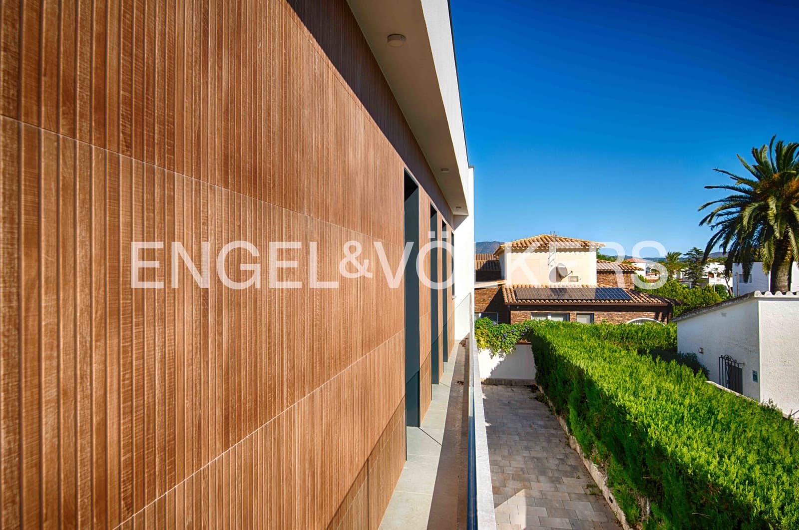 4 sypialnia Willa na sprzedaż w Empuriabrava z basenem garażem - 795 000 € (Ref: 9005730)
