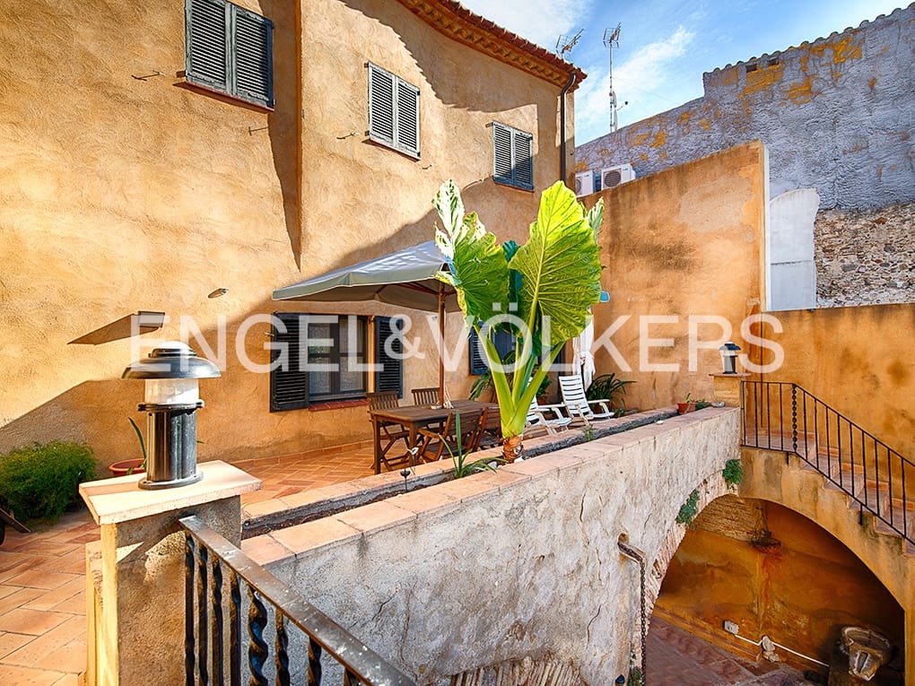 5 soveværelse Rækkehus til salg i Castello d'Empuries med garage - € 1.250.000 (Ref: 9005731)