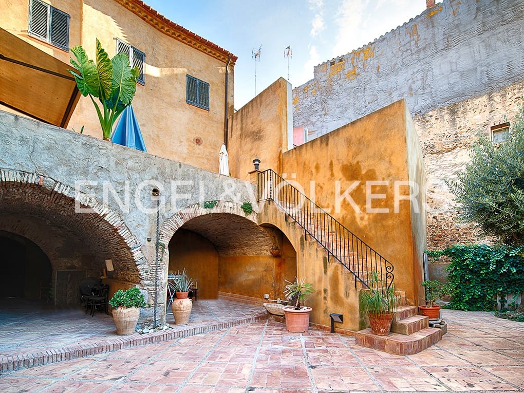 5 soveværelse Rækkehus til salg i Castello d'Empuries med garage - € 1.250.000 (Ref: 9005731)