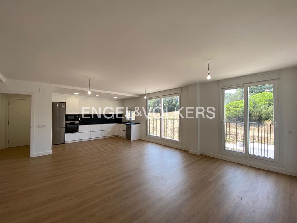 3 soveværelse Lejlighed til salg i Llanca med garage - € 249.000 (Ref: 9005733)