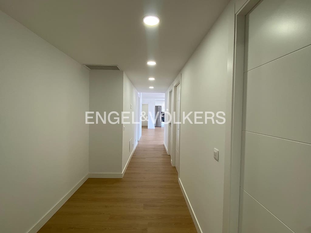 3 soveværelse Lejlighed til salg i Llanca med garage - € 249.000 (Ref: 9005733)