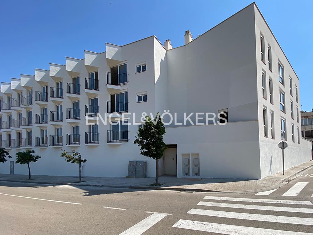 3 soveværelse Lejlighed til salg i Llanca med garage - € 249.000 (Ref: 9005733)