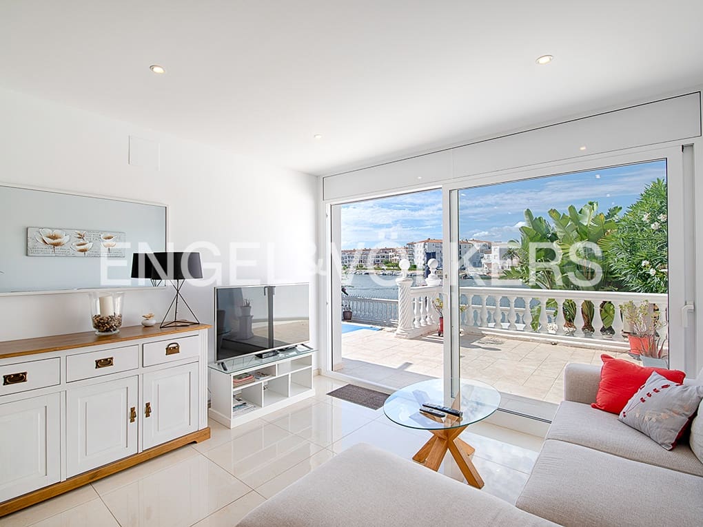 Chalet de 3 habitaciones en Empuriabrava en venta con piscina garaje - 670.000 € (Ref: 9005737)