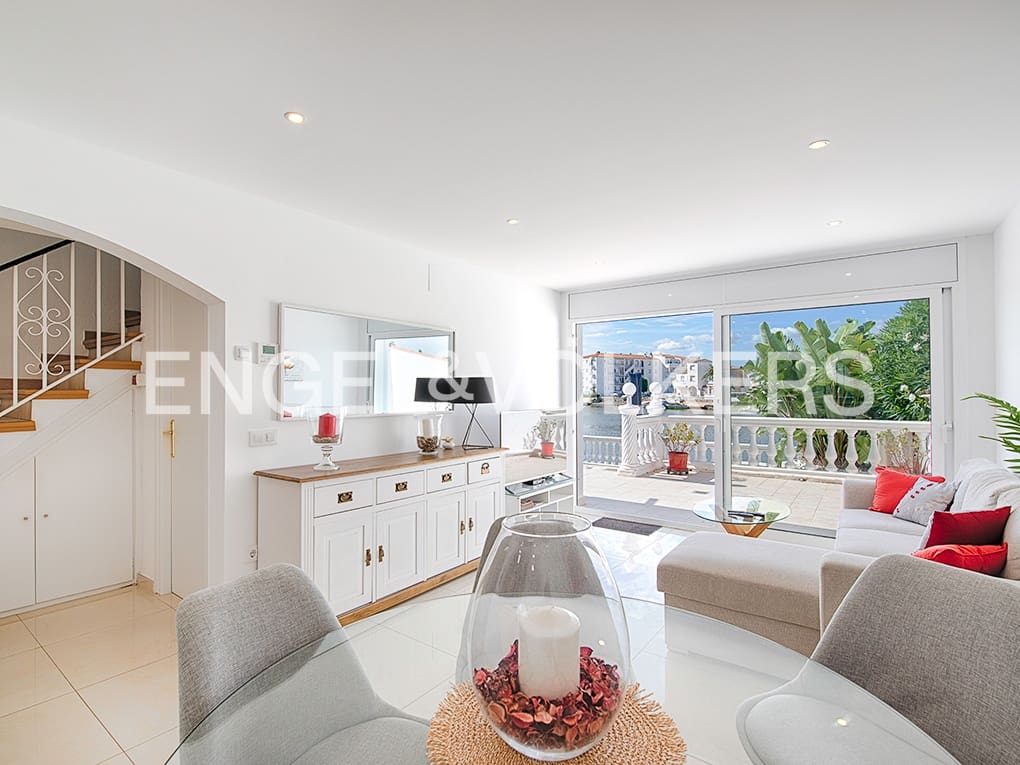 Chalet de 3 habitaciones en Empuriabrava en venta con piscina garaje - 670.000 € (Ref: 9005737)