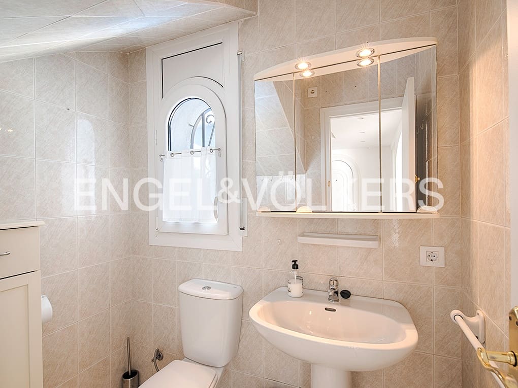 Chalet de 3 habitaciones en Empuriabrava en venta con piscina garaje - 670.000 € (Ref: 9005737)