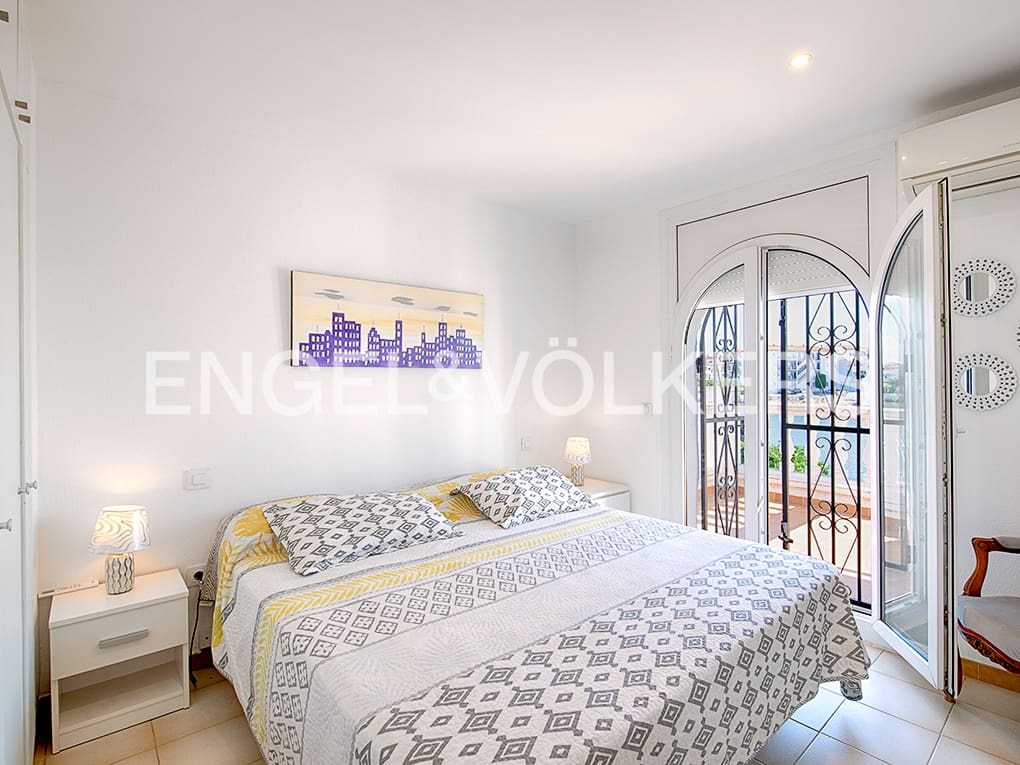 Chalet de 3 habitaciones en Empuriabrava en venta con piscina garaje - 670.000 € (Ref: 9005737)