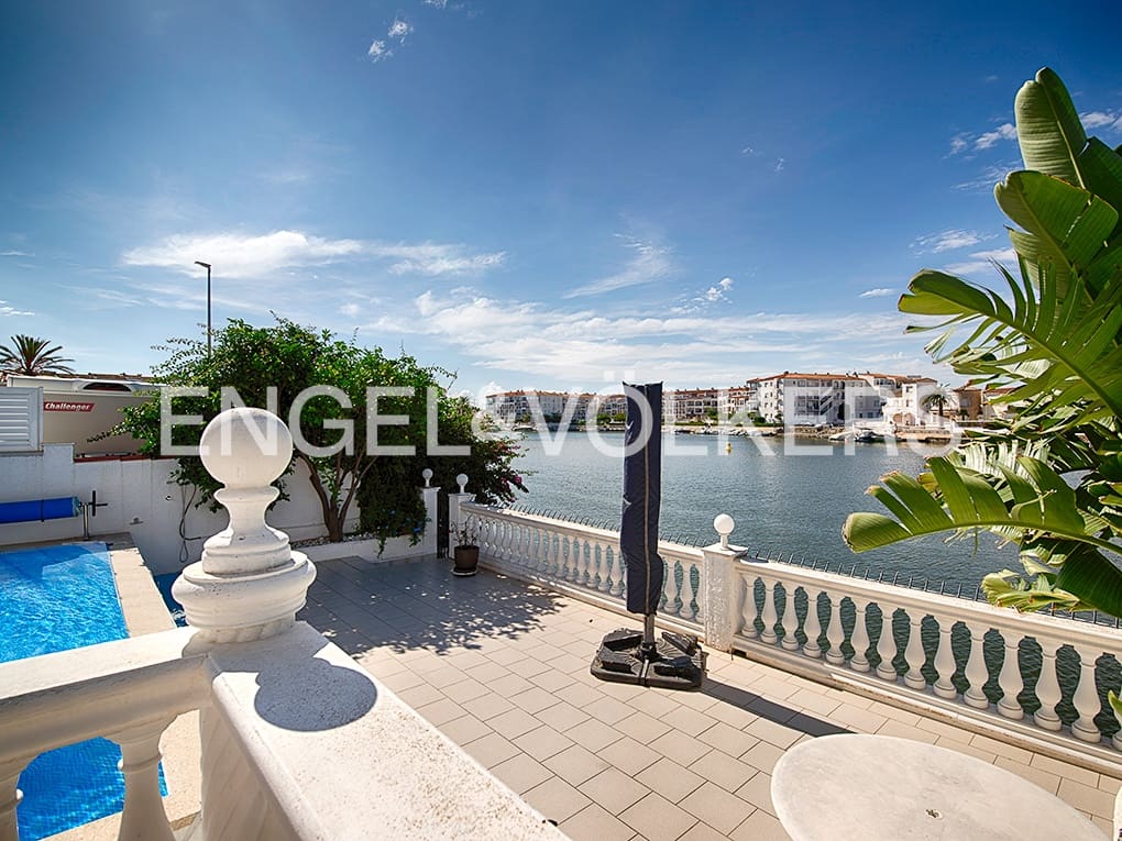 Chalet de 3 habitaciones en Empuriabrava en venta con piscina garaje - 670.000 € (Ref: 9005737)