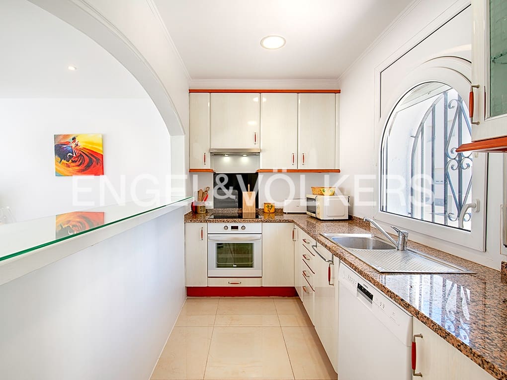 Chalet de 3 habitaciones en Empuriabrava en venta con piscina garaje - 670.000 € (Ref: 9005737)