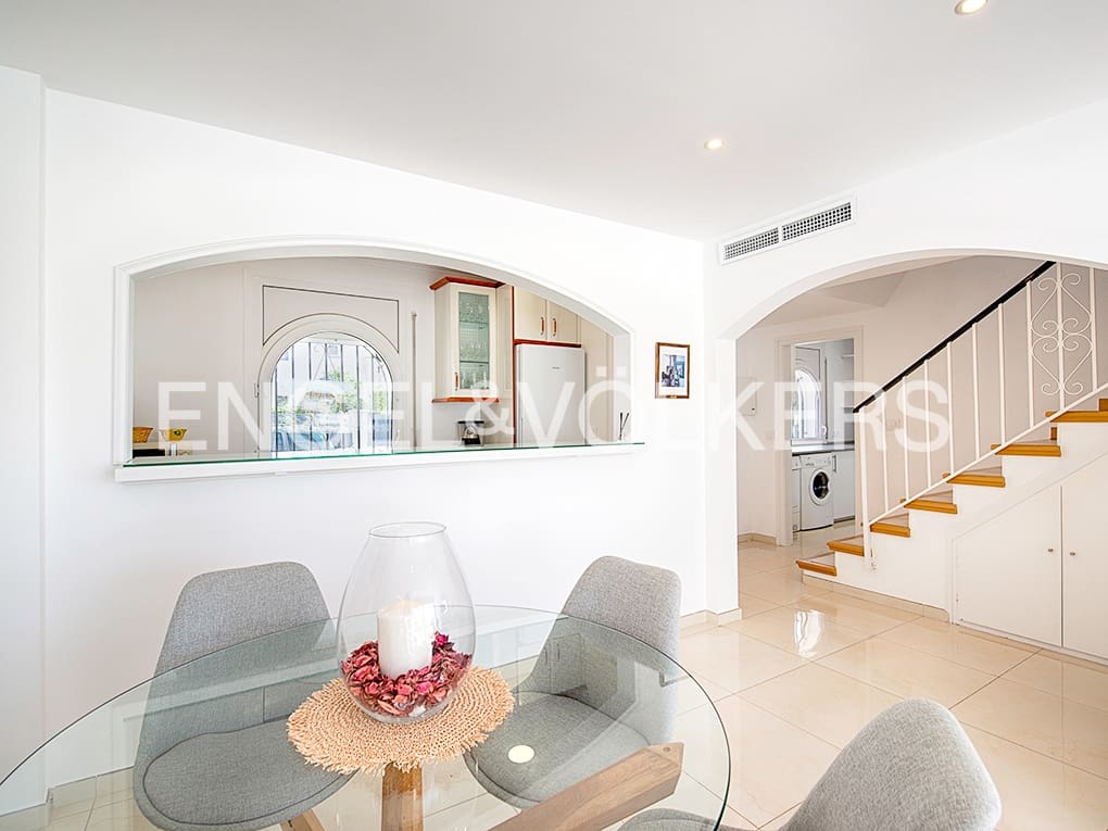 Chalet de 3 habitaciones en Empuriabrava en venta con piscina garaje - 670.000 € (Ref: 9005737)