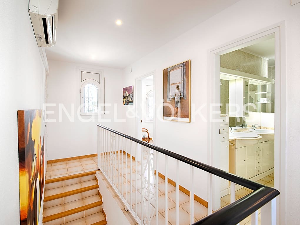 Chalet de 3 habitaciones en Empuriabrava en venta con piscina garaje - 670.000 € (Ref: 9005737)