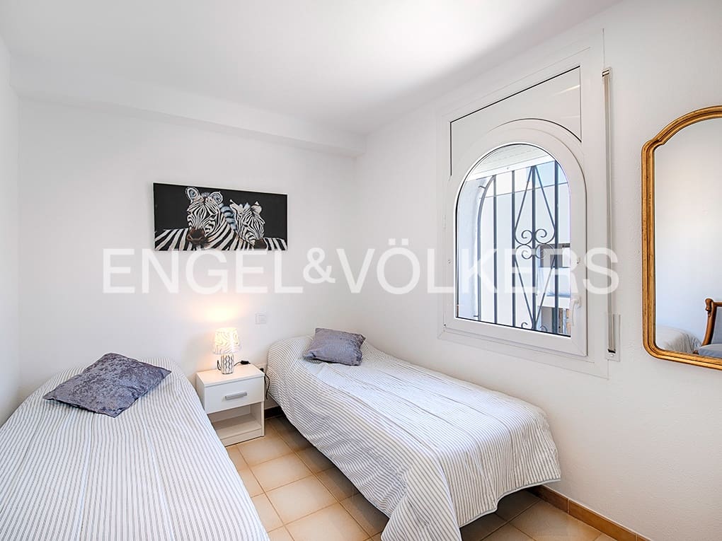 Chalet de 3 habitaciones en Empuriabrava en venta con piscina garaje - 670.000 € (Ref: 9005737)