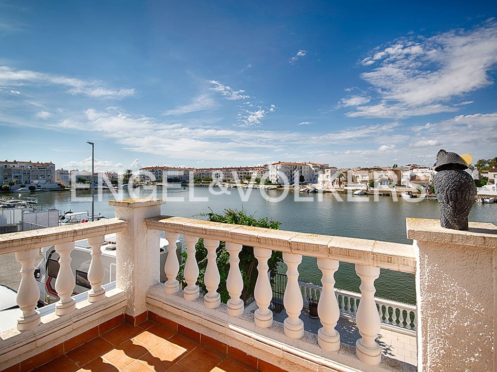 Chalet de 3 habitaciones en Empuriabrava en venta con piscina garaje - 670.000 € (Ref: 9005737)