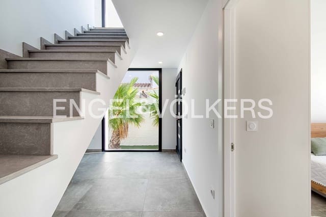 4 makuuhuone Huvila myytävänä paikassa Empuriabrava, Castelló d'Empúries mukana uima-altaan 
autotalli - 1 200 000 € (Ref: 9005739)