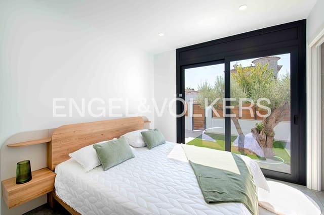 4 makuuhuone Huvila myytävänä paikassa Empuriabrava, Castelló d'Empúries mukana uima-altaan 
autotalli - 1 200 000 € (Ref: 9005739)