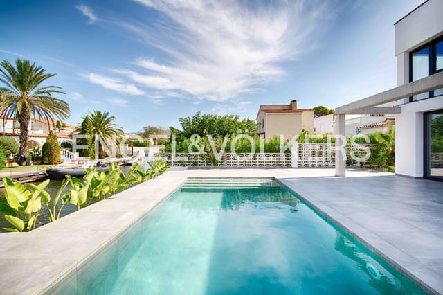 4 makuuhuone Huvila myytävänä paikassa Empuriabrava, Castelló d'Empúries mukana uima-altaan 
autotalli - 1 200 000 € (Ref: 9005739)