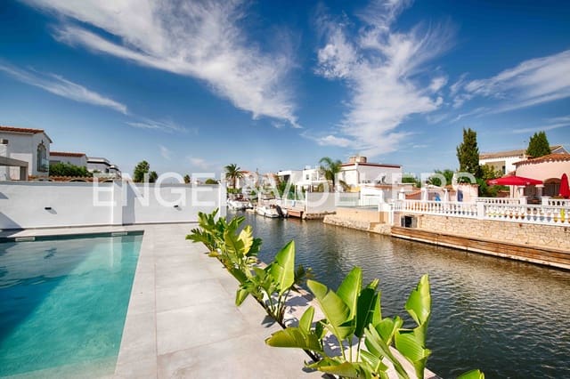 4 makuuhuone Huvila myytävänä paikassa Empuriabrava, Castelló d'Empúries mukana uima-altaan 
autotalli - 1 200 000 € (Ref: 9005739)