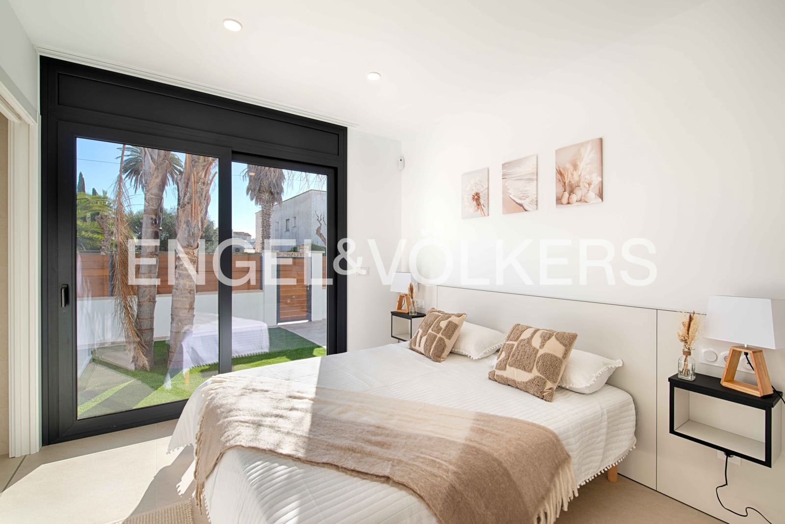 4 slaapkamer Villa te koop in Empuriabrava met zwembad garage - € 1.290.000 (Ref: 9005739)