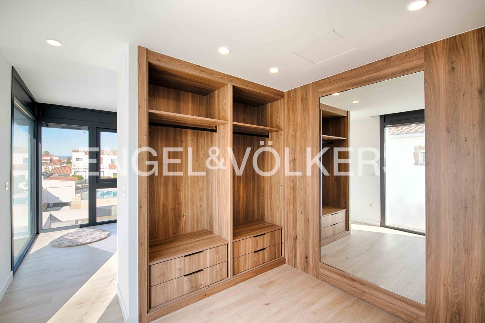 4 slaapkamer Villa te koop in Empuriabrava met zwembad garage - € 1.290.000 (Ref: 9005739)