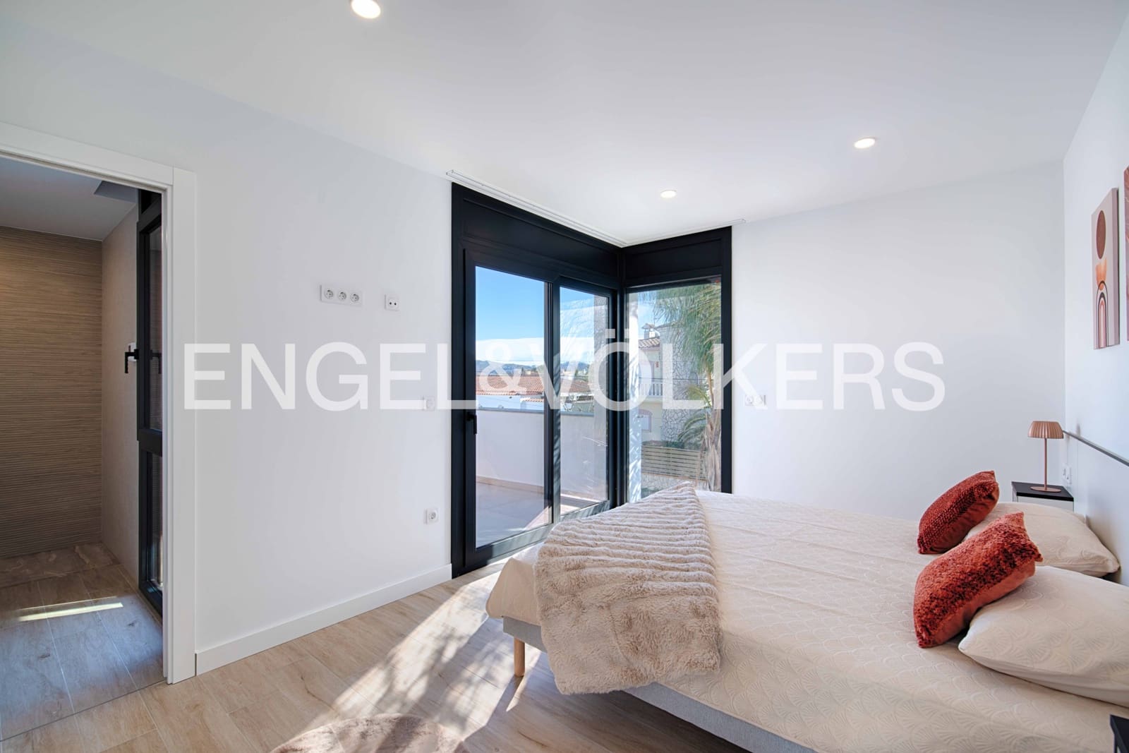 4 slaapkamer Villa te koop in Empuriabrava met zwembad garage - € 1.290.000 (Ref: 9005739)