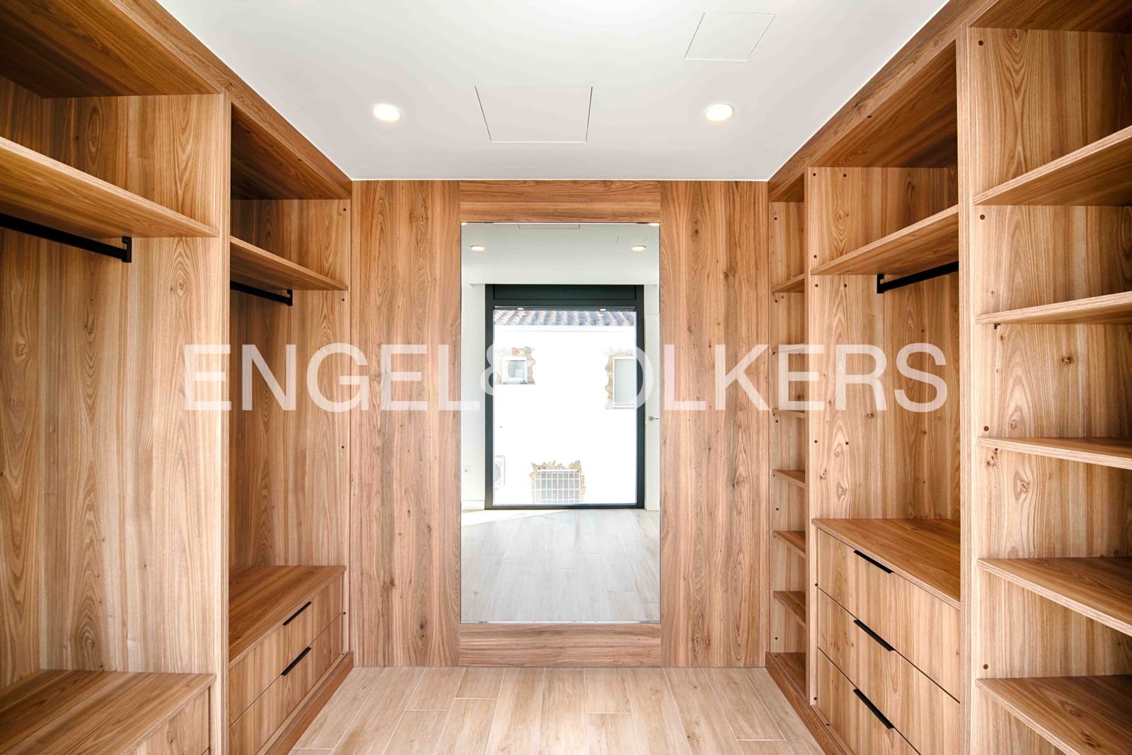 4 slaapkamer Villa te koop in Empuriabrava met zwembad garage - € 1.290.000 (Ref: 9005739)