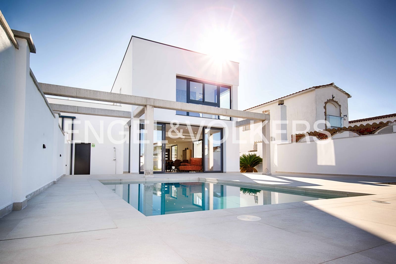 4 slaapkamer Villa te koop in Empuriabrava met zwembad garage - € 1.290.000 (Ref: 9005739)