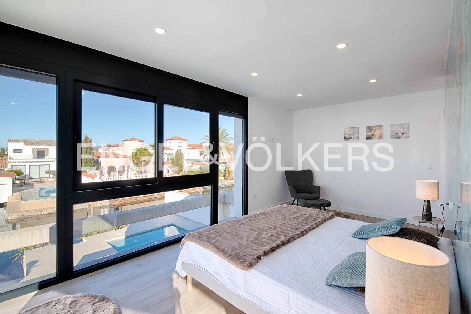 4 slaapkamer Villa te koop in Empuriabrava met zwembad garage - € 1.290.000 (Ref: 9005739)