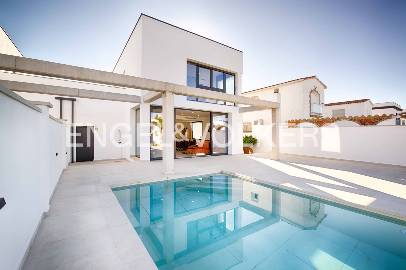 4 slaapkamer Villa te koop in Empuriabrava met zwembad garage - € 1.290.000 (Ref: 9005739)